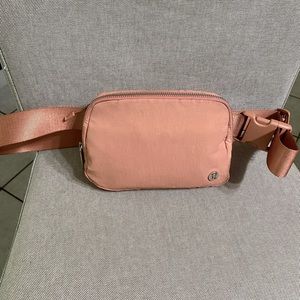 Lululemon Everywhere Belt Bag